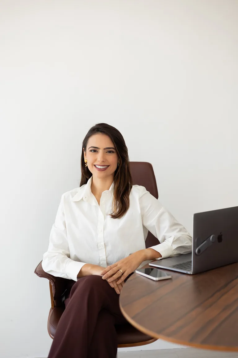 Dra. Natália Alencar no consultório